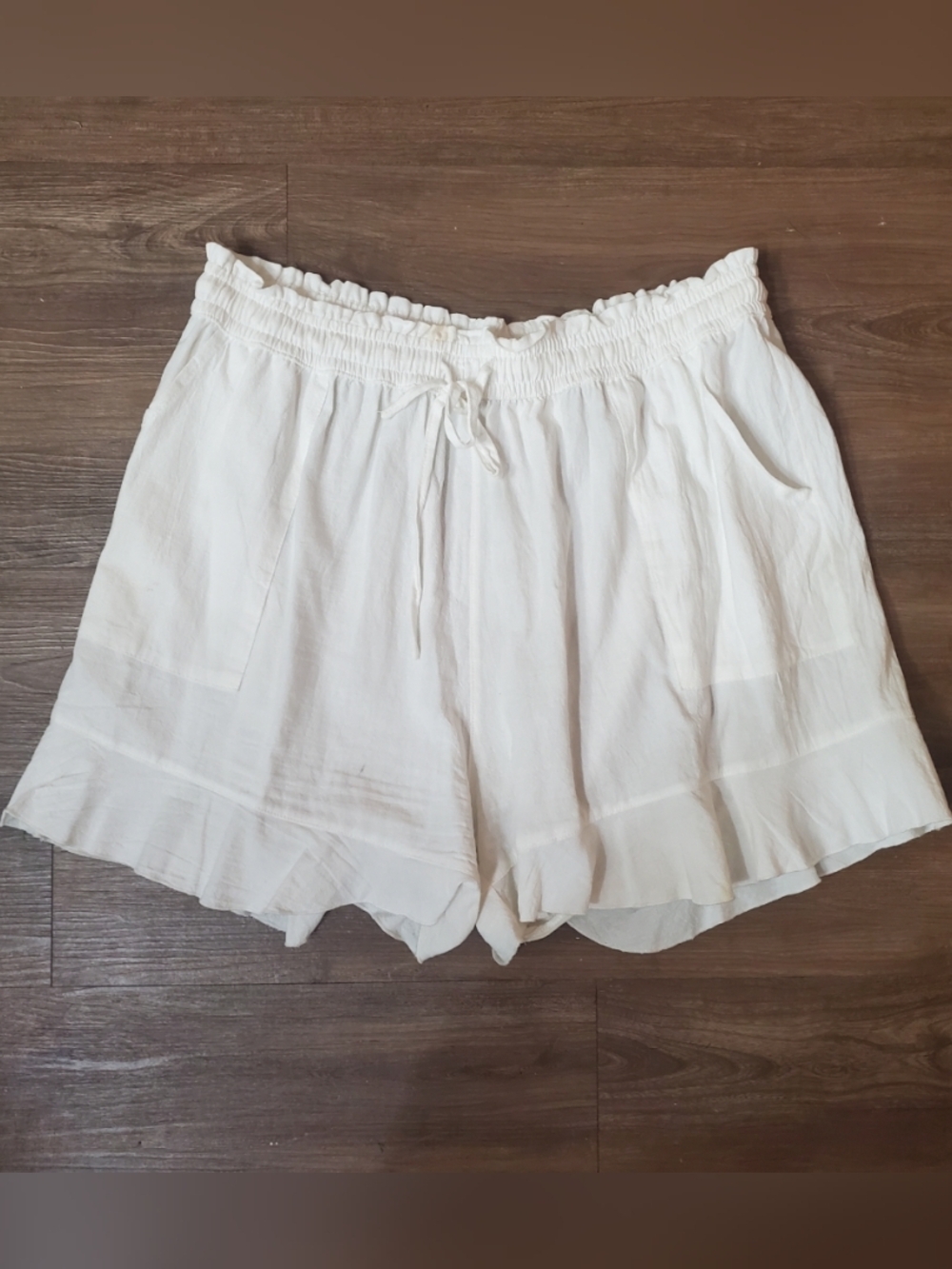Women's White Elastic-Waist Ruffle Hem Shorts